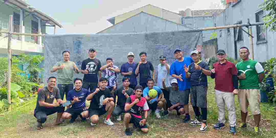 Meriahkan HUT RI ke-80, Warga Sukatani Gelar Lomba Voli Terpal Unik dan Penuh Tawa