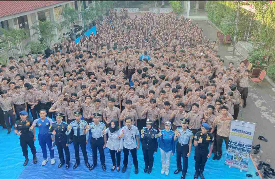“Imigrasi Goes to School” di SMAN 3 Depok: Siswa Antusias Intip Peluang Jadi Taruna Poltekim