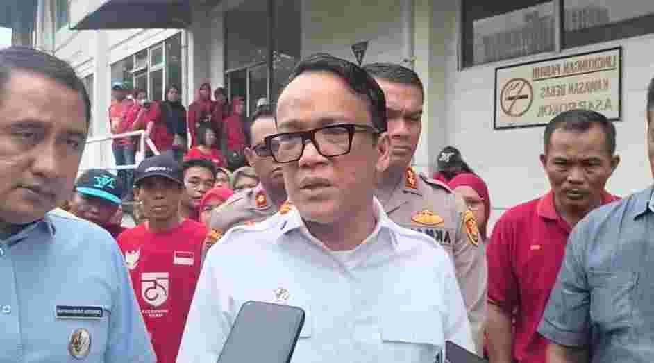 Wamenaker Sidak Perusahaan Bermasalah di Depok, Noel: “Jangan Sengsarakan Buruh!”