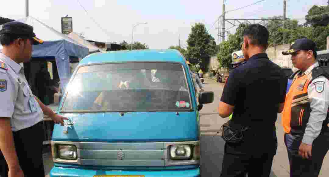 Dishub dan Polres Metro Depok Gelar Razia Angkot Ilegal, Sejumlah Kendaraan Ditahan