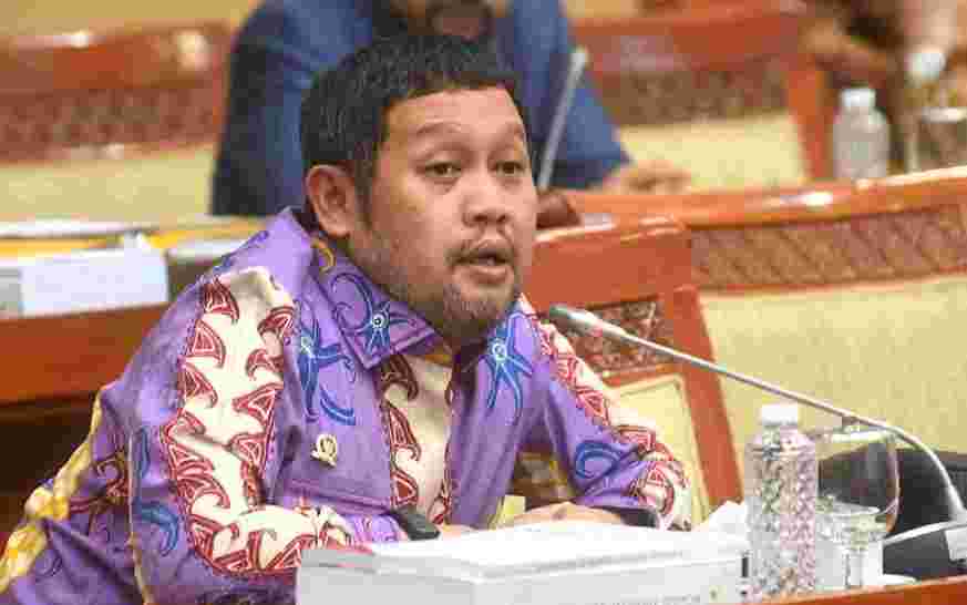 “Kasus Korupsi Kuota Haji: DPR Desak KPK Segera Tetapkan Tersangka”