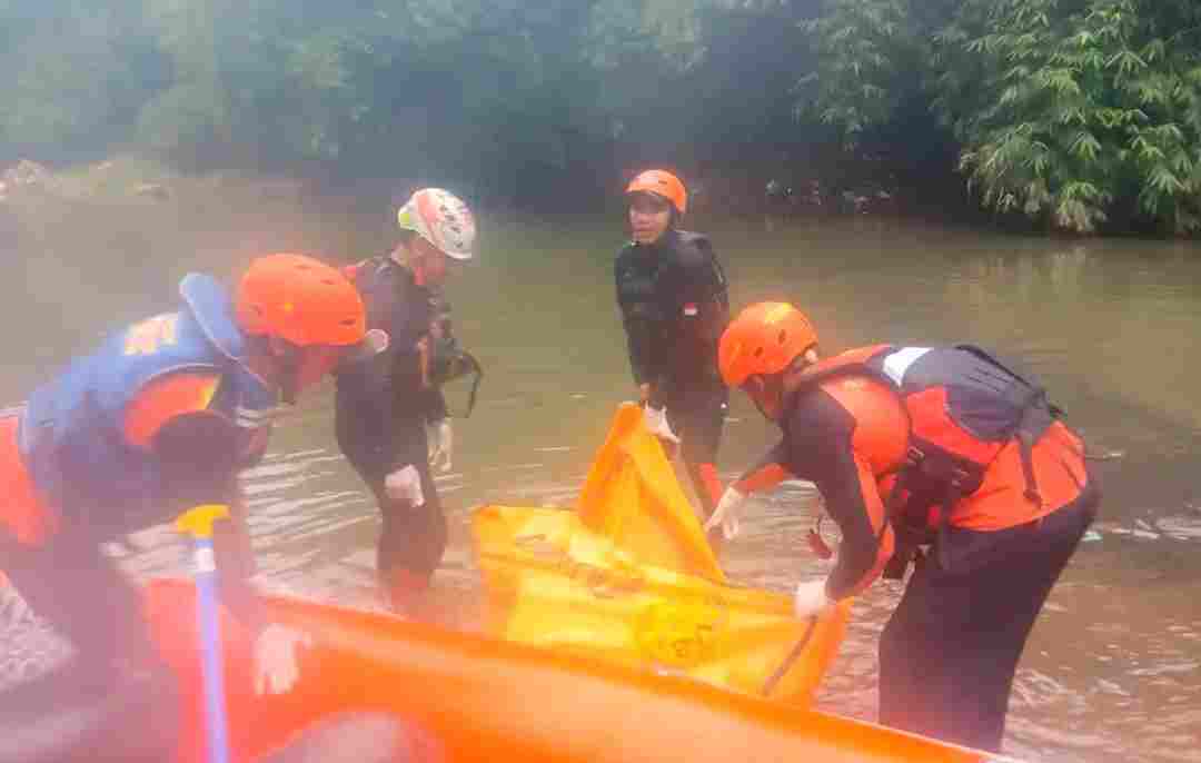 Pria PNS Depok Ditemukan Tewas Mengapung di Sungai Ciliwung, Diduga Tenggelam Dua Hari