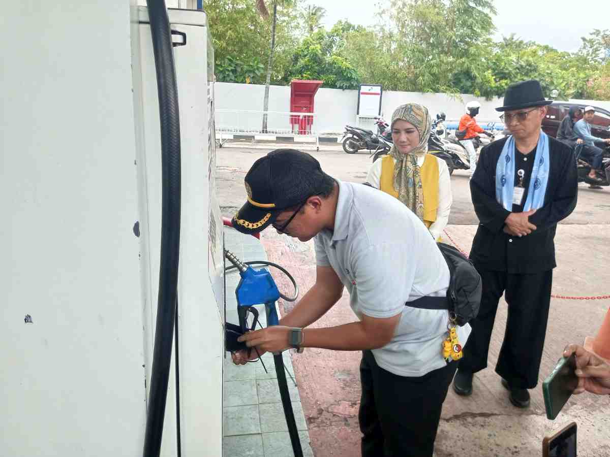 Hj.Yeti Wulandari Sidak SPBU Jelang Nataru, Satu Dispenser BBM Disegel di Cimanggis