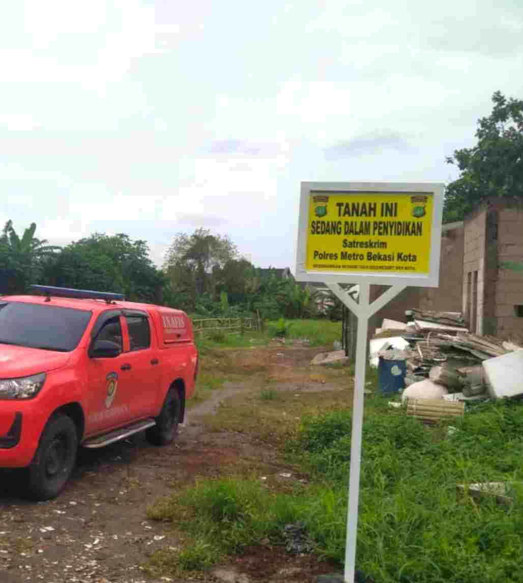 Polres Metro Bekasi Kota Pasang Plang “Tanah Ini Sedang Dalam Penyidikan” di Lokasi Sengketa
