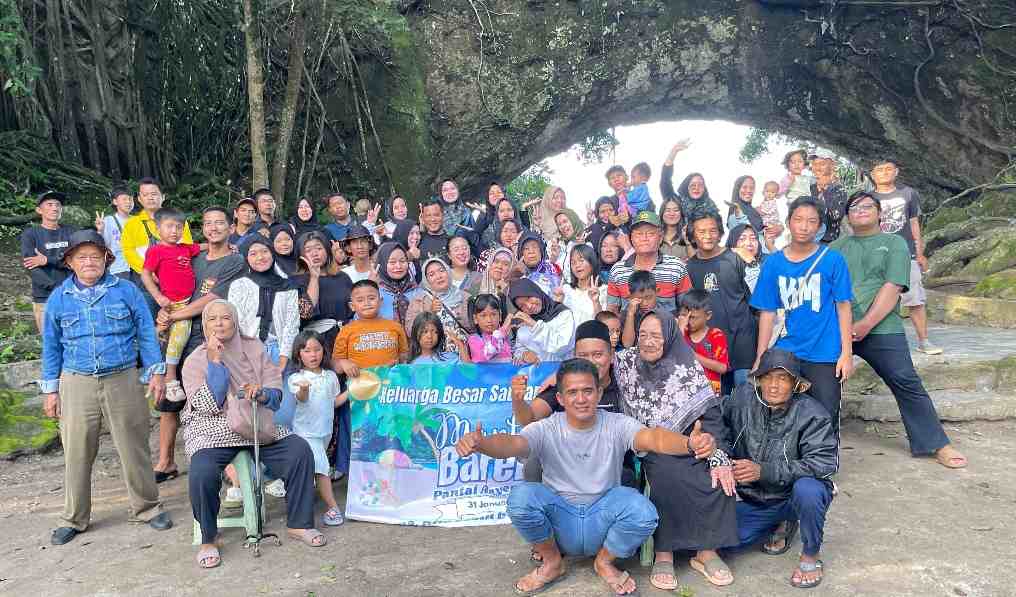 Hangatkan Silaturahmi, Keluarga Besar Melekeh Kabeh Gelar Family Gathering di Pantai Anyer