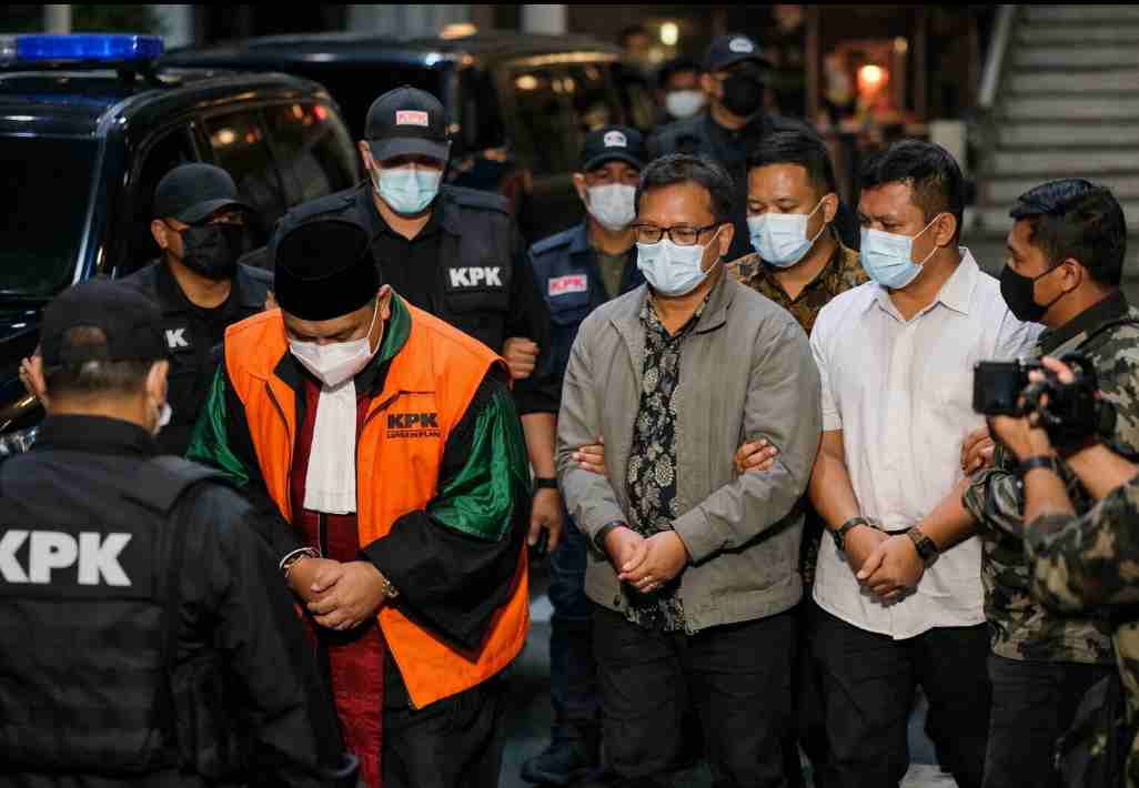 OTT Hakim Depok Meluas, KPK Amankan Direktur PT Karabha Digdaya dan Tiga Pejabat BUMN Kemenkeu