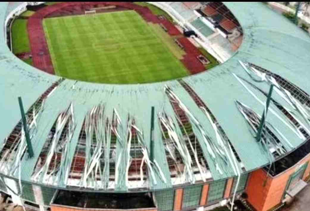 Cuaca Ekstrem Terjang Pakansari, Atap Stadion Rusak Diterpa Angin Kencang