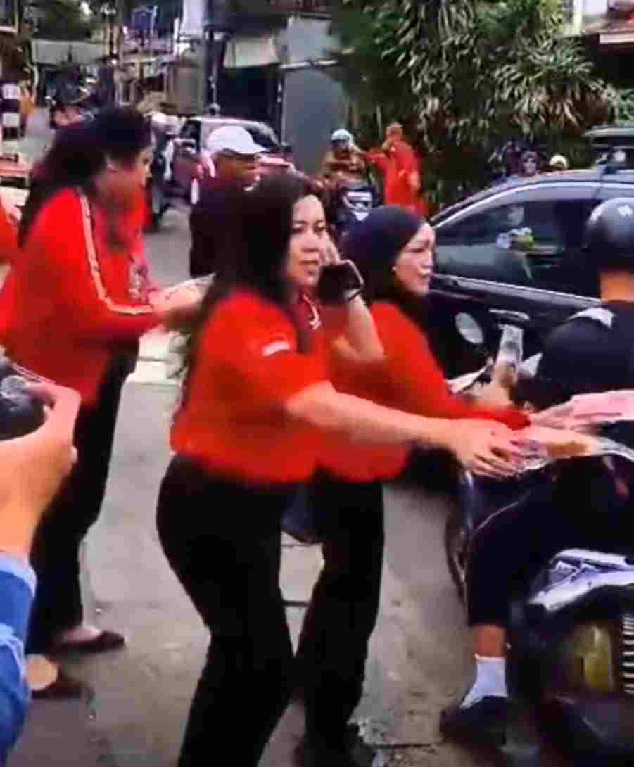 PAC PDI Perjuangan Cilodong Tebar Ratusan Takjil, Perkuat Kebersamaan di Ramadan