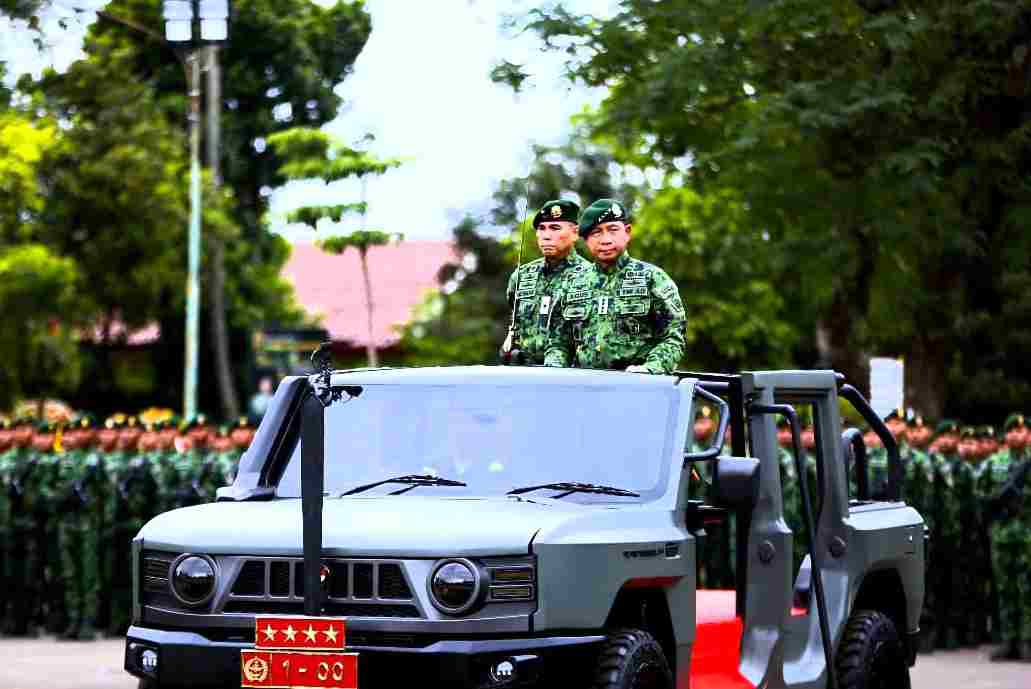 Panglima TNI Pimpin Upacara Peringatan HUT ke-65 Kostrad
