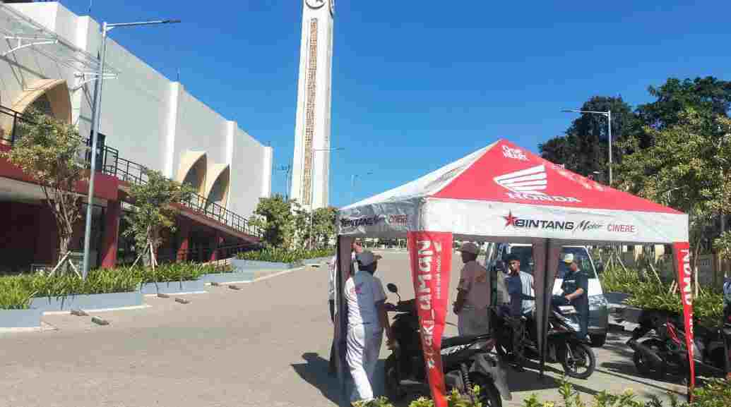 Masjid Jami Dhuyufur Rahman Fasilitasi Servis Motor Gratis