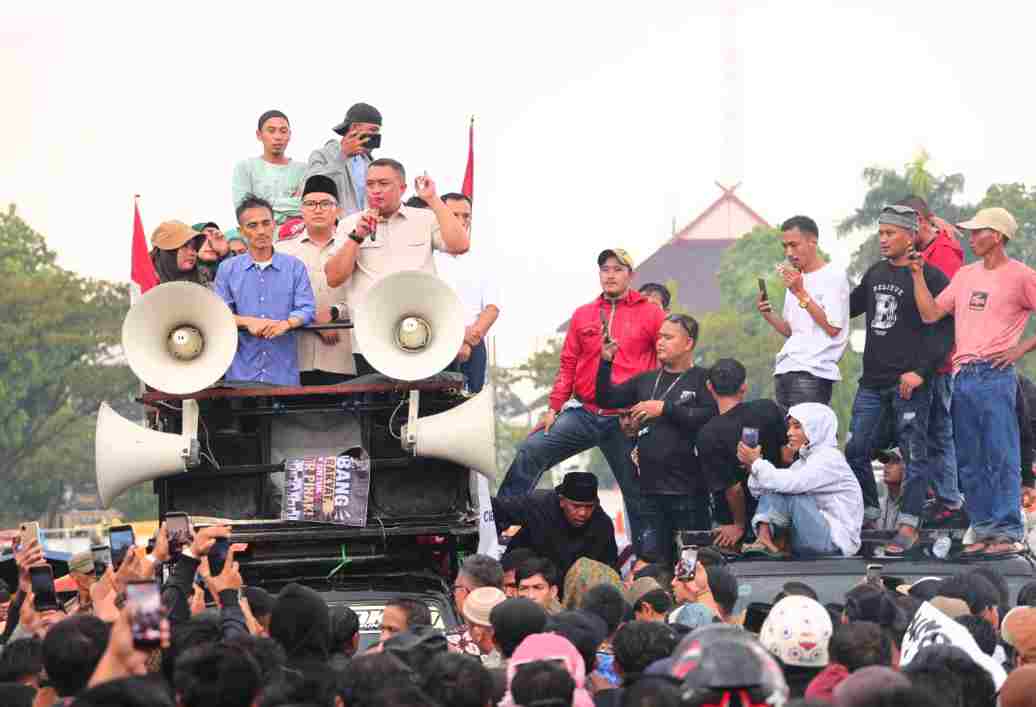 Bupati Bogor Temui Massa Aksi Tambang, Janjikan Jalur Khusus dan Bawa Aspirasi ke Gubernur