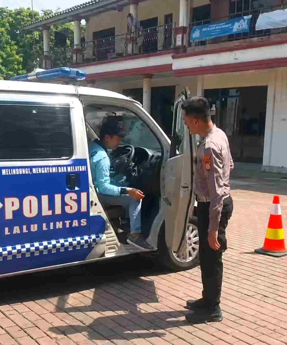 Satlantas Polres Metro Depok Bekali Sopir MBG dengan Pelatihan Safety Driving, Distribusi Makanan Bergizi Dipastikan Aman