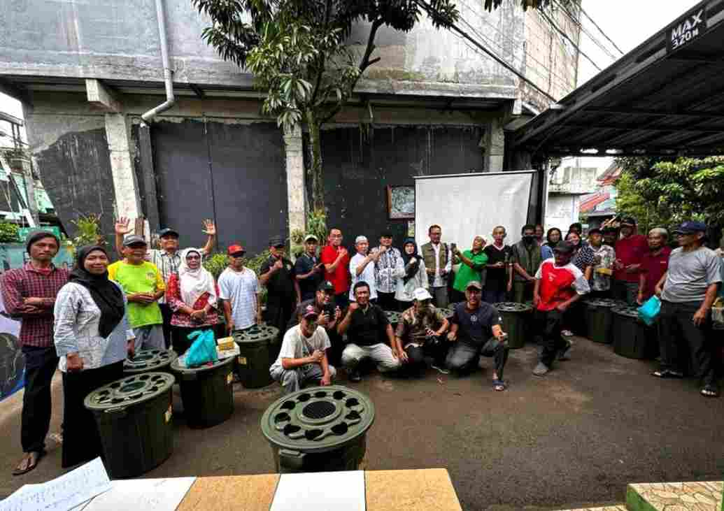 Hadapi Kenaikan Harga Pangan, UPER Berdayakan Warga Depok lewat Budikdamber