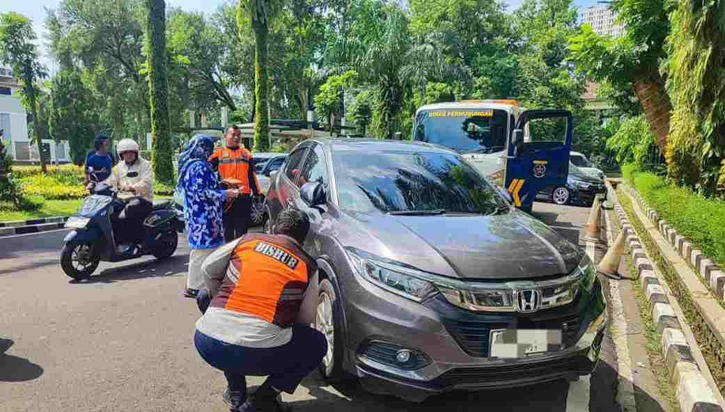 Puluhan Kendaraan ASN dan Warga Digembok di Balai Kota Depok, Dishub: ASN Harus Parkir pada Tempatnya