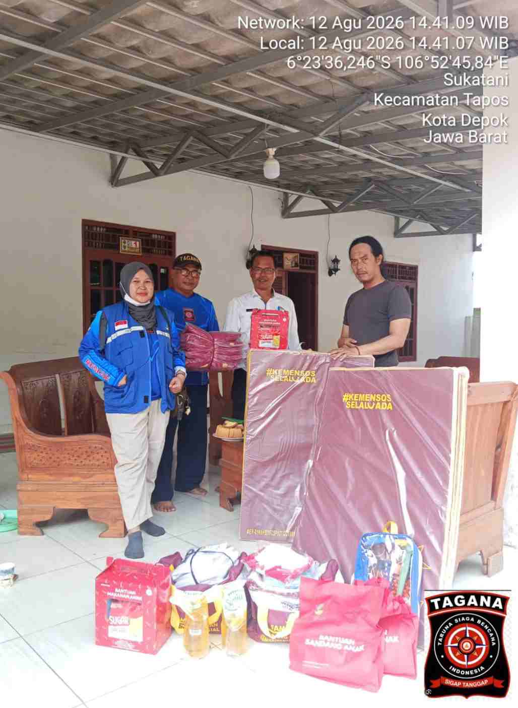 Kementerian Sosial dan Camat Tapos Salurkan Bantuan untuk Korban Kebakaran