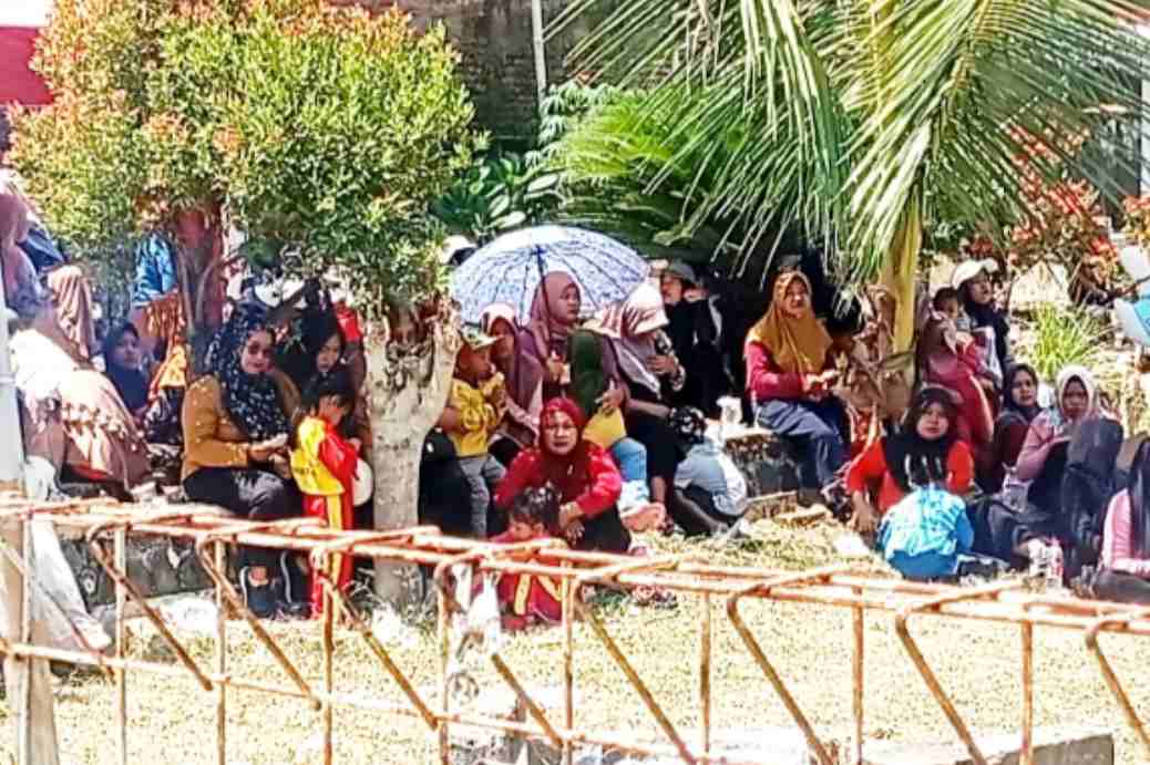 Panas Terik Tak Menyurutkan Semangat Warga Tegalsari Timur Menunggu Undian Doorprize PBB 2026
